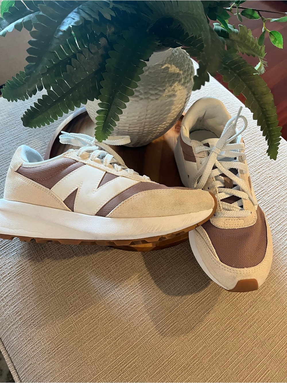 New Balance 370 women’s Sneakers in Brown and Cream